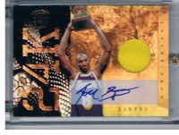 2010-11 Gold Standard Twenty Four Karat Kobe Material Signatures #3 Kobe Bryant